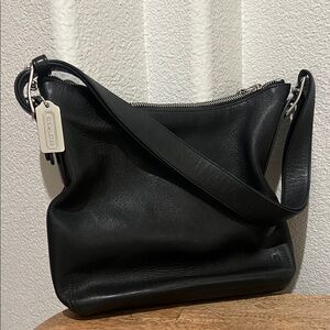 Coach Elegant Black Leather Shoulder Bag